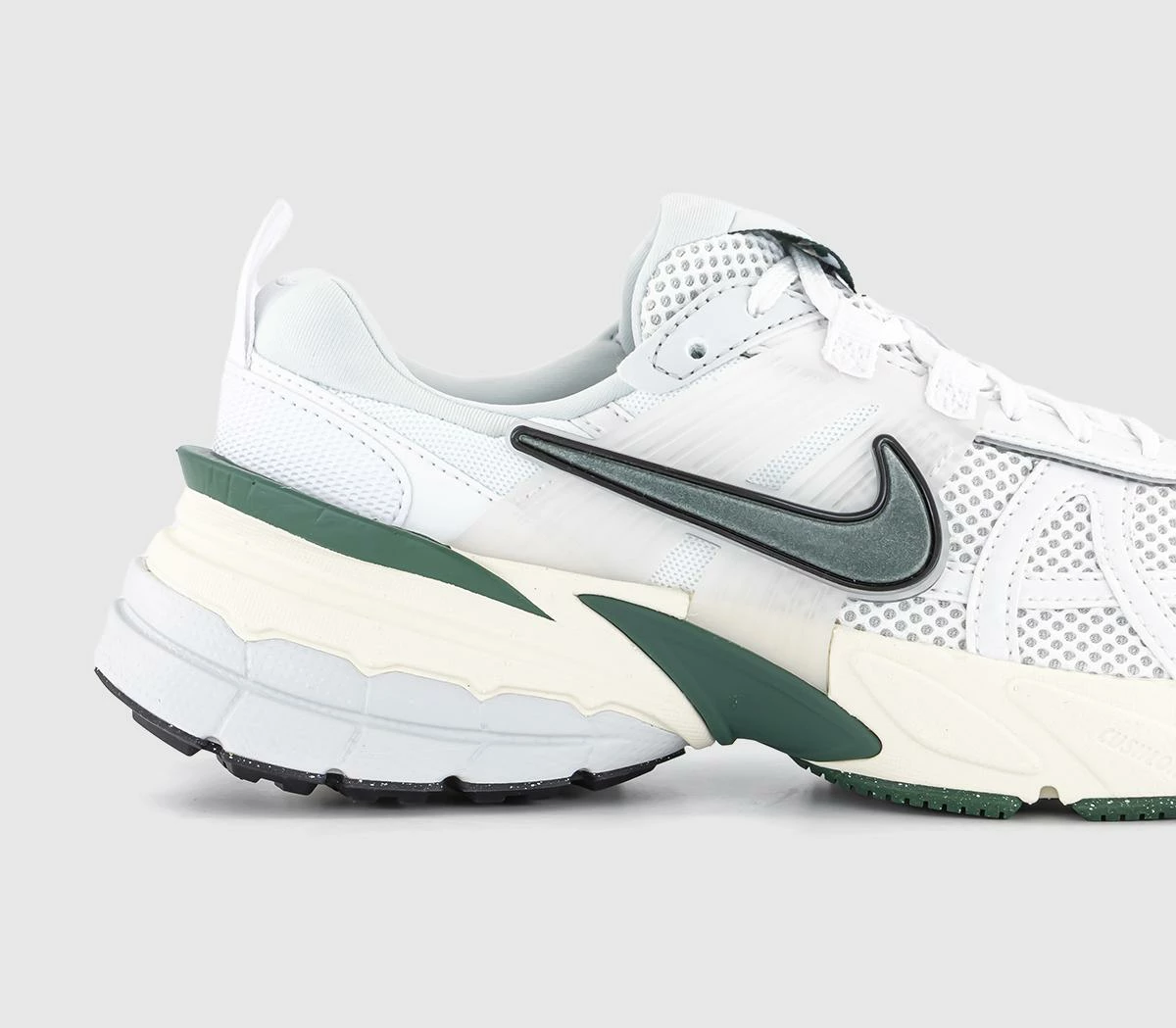 Nike V2K Run Trainers - Image 2